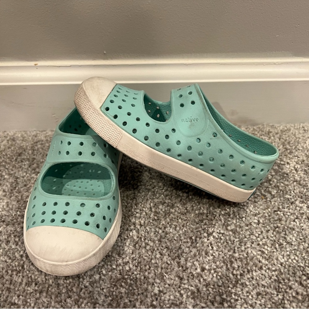 Native Shoes Size 8 Play Condition